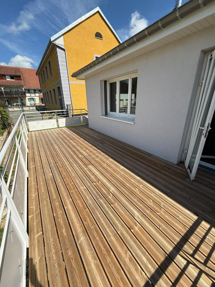 Réalisation client : terrasse surélevée en bois sur structure porteuse