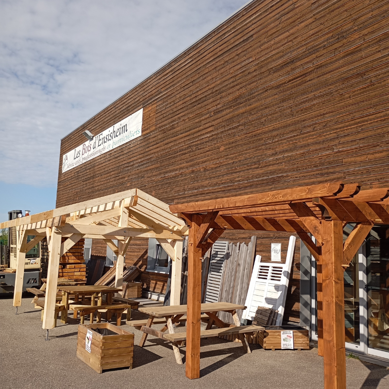 Mise en place de nos deux modèles d’exposition de carports en bois massif !